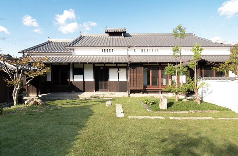 季節の移ろいを感じられる庭